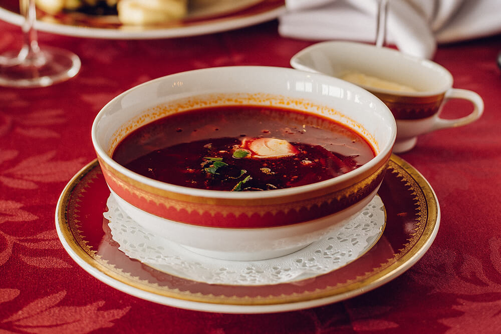 Tuhandeaastane Vene köök: borš rebitud pardi-confit'ga