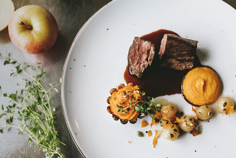 Uues gurmeemenüüs troonivad hõrgud Saare maitsed: Hirv ja õun