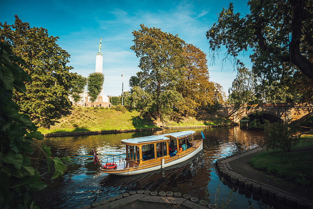 Времяпрепровождение в Риге: монумент Свободы