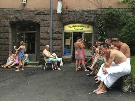 Легендарная общественная сауна была построена ещё в 1928 году, она отвечает всем традициям настоящих финских бань – простая и приятно жаркая.